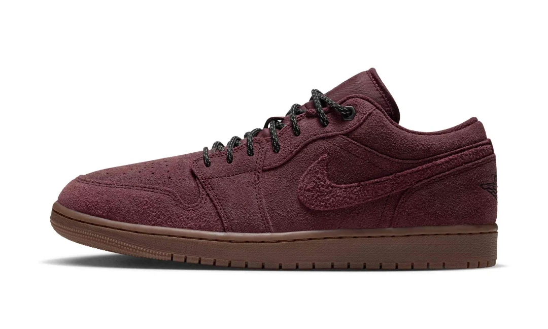 Air Jordan 1 Low Dark Team Red suede heel