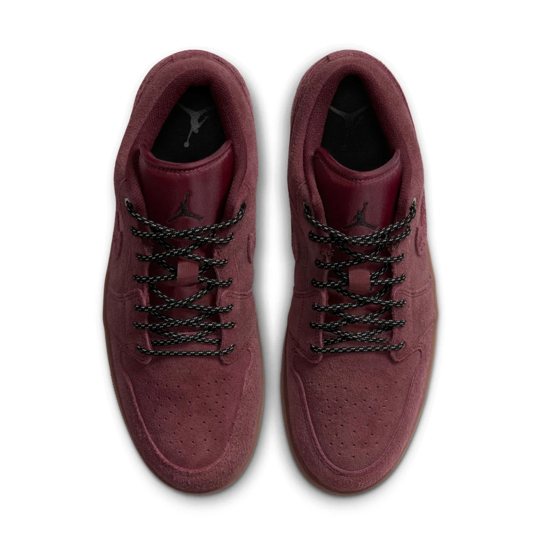 Air Jordan 1 Low Dark Team Red texture