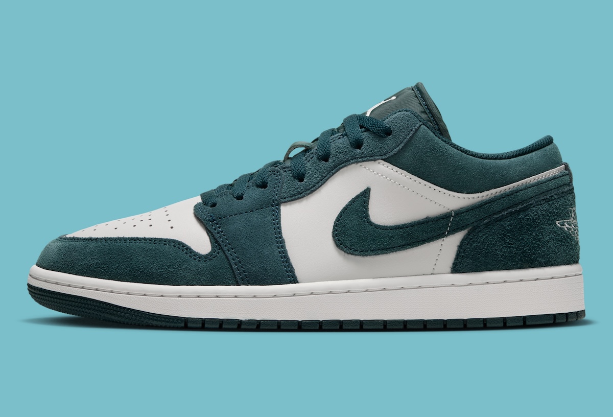 Air Jordan 1 Low Midnight Spruce heel view with Wings logo