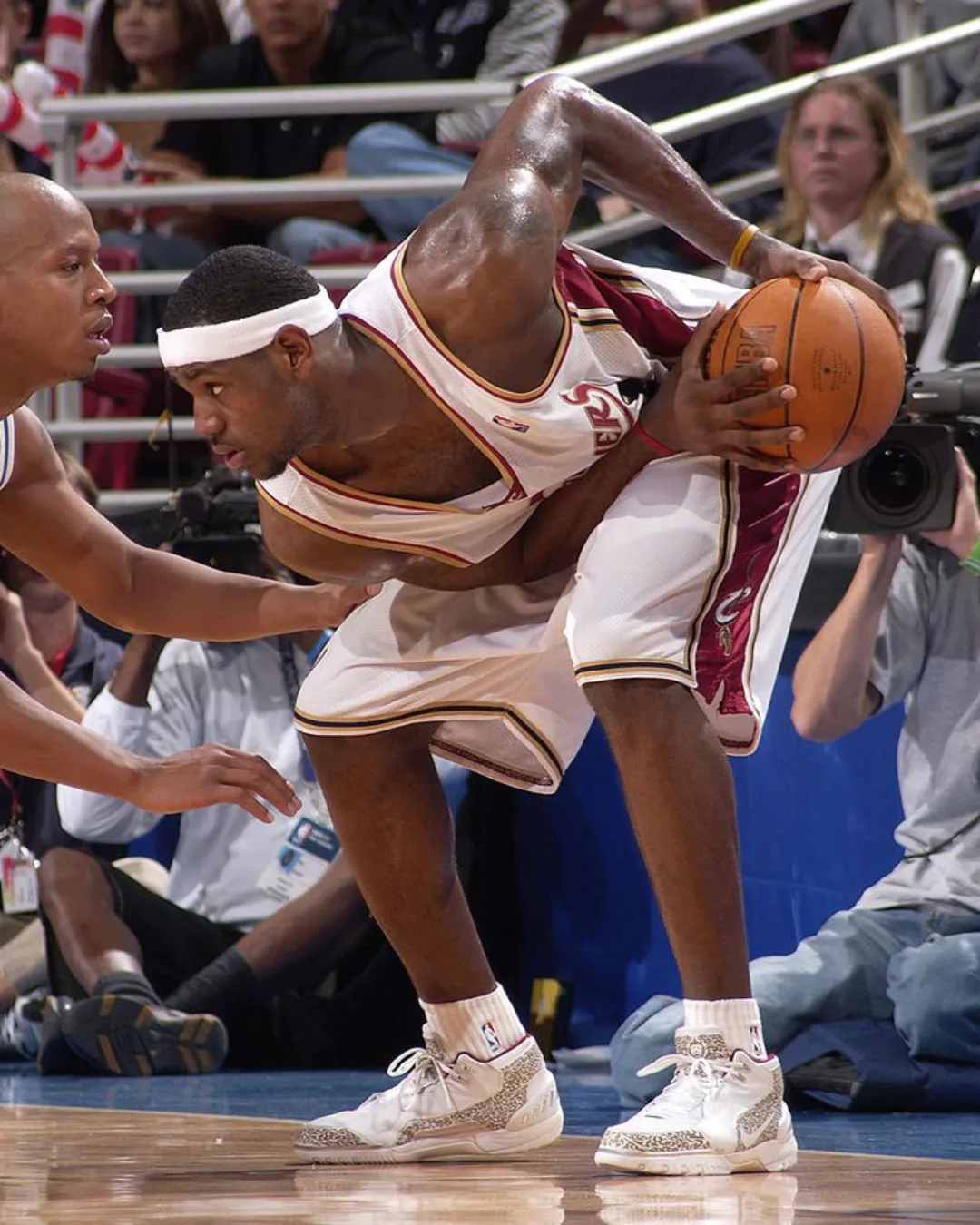 LeBron James wearing Nike Air Zoom Generation Laser PE Christmas 2003