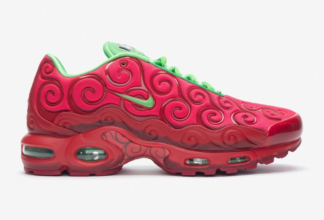 One Piece Nike Air Max Plus Ope Ope IW1282-600 back view showing heel details