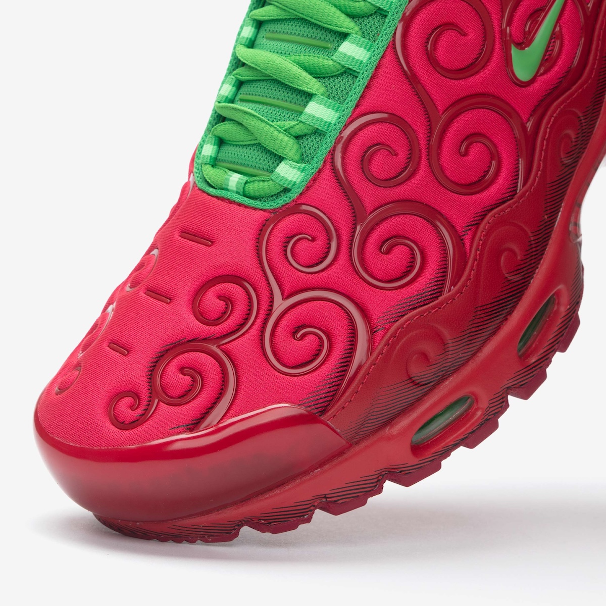 One Piece Nike Air Max Plus Ope Ope full product shot with trading card and packaging