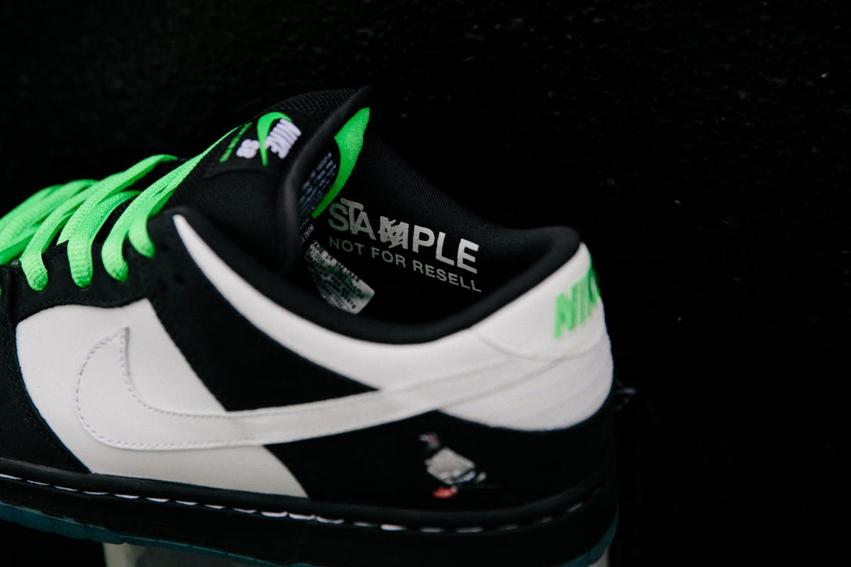Staple x Nike SB Dunk Panda Pigeon detail shot